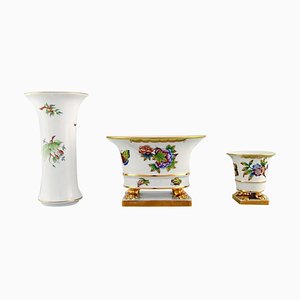 Herend Vasen aus handbemaltem Porzellan mit Blumen und goldener Verzierung, 3er Set