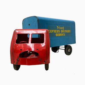 Camion giocattolo in stagno, anni '50