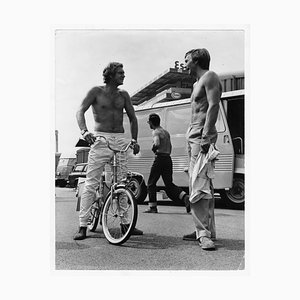 Steve McQueen und Mitglied der Le Mans Crew Chatter von Henry Gris, 1971