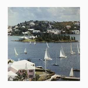 Impresión Bermuda View extragrande enmarcada en blanco de Slim Aarons