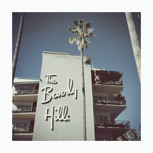 Imprimé Beverly Hills Hotel Oversize C Encadré en Noir par Slim Aarons