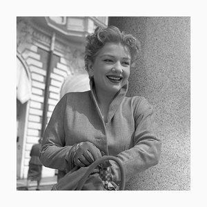 Impresión Archival Pigment de Anne Baxter enmarcada en blanco