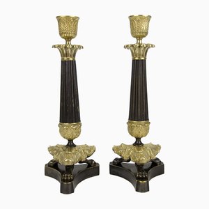 Portacandela in stile imperiale in bronzo e ottone su base tripode, Francia, set di 2