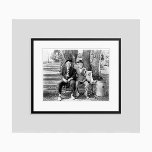 Laurel and Hardy in Early to Bed Archival Print enmarcado en negro de Bettmann