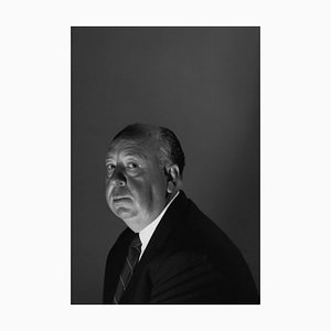 Affiche Alfred Hitchcock en Résine Argentée Encadrée en Noir par Baron
