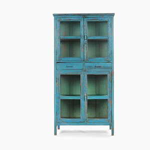 Mueble de vidrio de madera con pátina azul y dos cajones