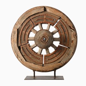 Roue Antique en Bois sur Pied en Fer