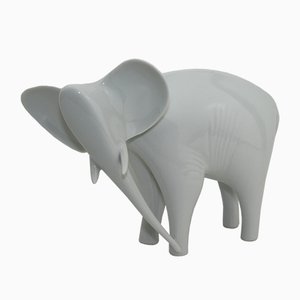 Elefante checo de porcelana blanca de Royal Dux, años 60
