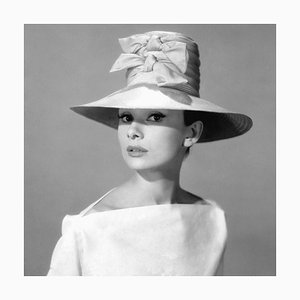 Audrey Hepburn Funny Face Archivdruck in Schwarz von Cineclassico