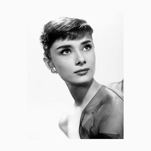 Impresión de Audrey Hepburn Archival Pigment enmarcada en negro
