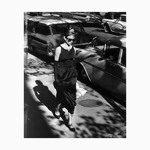 Audrey Hepburn Holly Golightly Archivdruck in Weiß