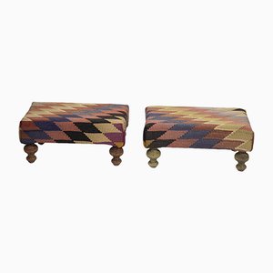 Set kleiner türkischer Kelim Ottomanen mit Holzbeinen