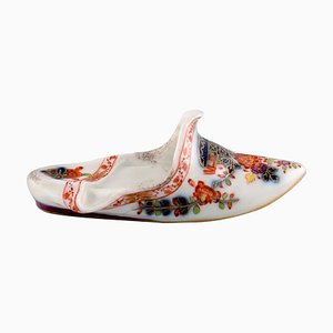 Antiker Meissener Slipper aus handbemaltem Porzellan mit floralen Motiven
