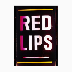 Richard Heeps, Rote Lippen, Kowloon, Hong Kong, Pop Art Typography Farbphotographischer Druck, 2016