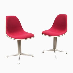 Sedie Mid-Century in fibra di vetro con base La Fonda di Charles & Ray Eames per Herman Miller, set di 2