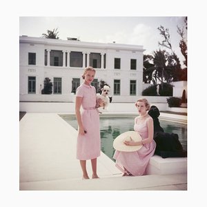 Slim Aarons, CZ Guest, impresión C enmarcada en blanco, 1955