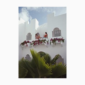 Slim Aarons, Cap Juluca Hotel, impresión C extragrande enmarcada en blanco, 1992