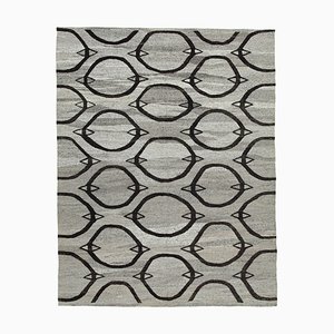 Grauweißer Flatwave Kilim Teppich aus geometrischem Material