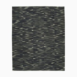 Flachgewebter schwarzer orientalischer Kelim Teppich aus handgewebter Wolle