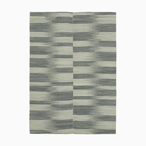 Grauer Türkischer Handgeknüpfter Flatwave Kilim Teppich aus Wolle