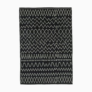 Schwarzer Marokkanischer Handgeknüpfter geometrischer Teppich aus Wolle