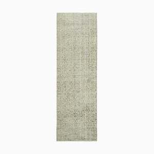 Alfombra de pasillo sobreteñida tradicional de lana beige hecha a mano