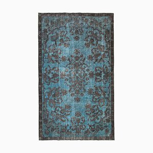 Handbemalter geschnitzter antiker Überfärbter Teppich in Blau