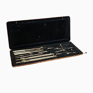 Juego de instrumentos de dibujo alemán antiguo