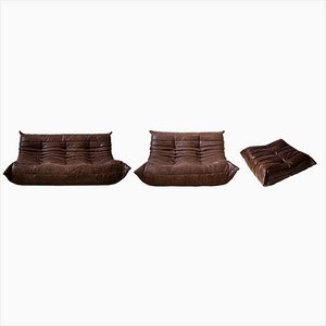 Divano Togo a due e tre posti in pelle marrone scuro con pouf di Michel Ducaroy per Ligne Roset, set di 3