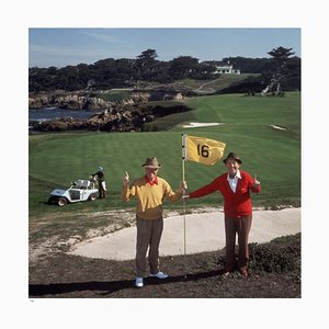 Golfing Pals Encadré en Blanc par Slim Aarons