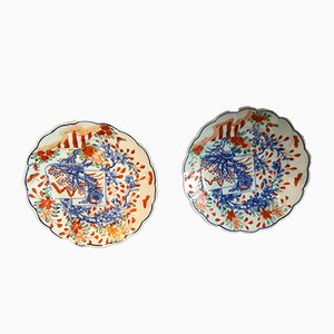 Platos de porcelana del estilo de Imari. Juego de 2