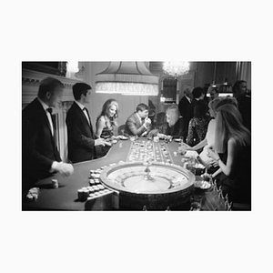 Impression Pigmentée d'Archivage Casino Encadrée en Blanc par Phillip Harrington
