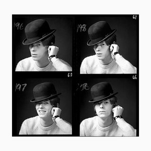 David Bowie enmarcado en negro de Gerald Fearnley