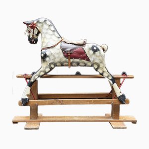 Caballo mecedor antiguo de madera