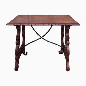 Tavolino in legno di lira intagliato, Spagna, XVIII secolo