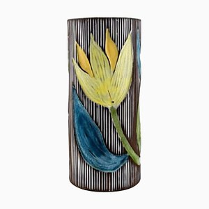 Vaso in ceramica con motivi floreali di Mari Simmulson per Upsala-Ekeby