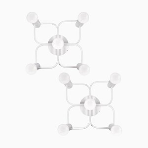 Plafones o soportes de pared esculturales en blanco de 5 luces de Leola para Sciolari, años 70. Juego de 2