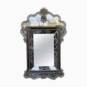 Espejo antiguo con tablero superior rectangular