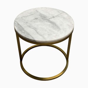 Tavolino da caffè Diana rotondo in tinta ottone e marmo di Casa Botelho