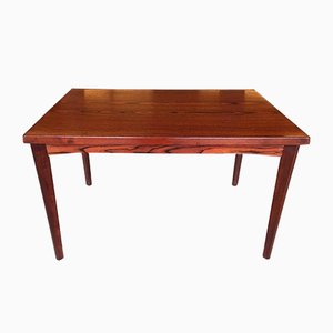 Mesa de comedor de madera teñida en rojo de Henning Kjaernulf para Vejle Stéle