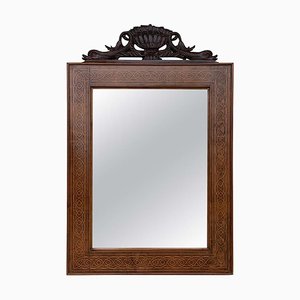 Specchio antico intarsiato geometrico in mogano con stemma intagliato