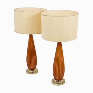 Lámparas de mesa de latón dorado y vidrio estriado, años 50. Juego de 2