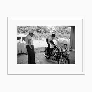 Elvis und His Harley Archival Pigmentdruck in Weiß von Phillip Harrington