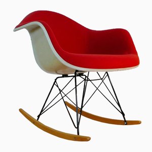 Sedia a dondolo Rar in fibra di vetro di Charles & Ray Eames per Herman Miller, anni '60
