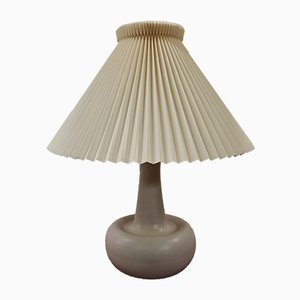 Lampada da tavolo in ceramica di Ole Bøgild per Le Klint, anni '70