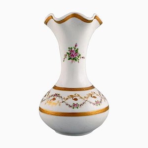 Jarrón de Limoges de porcelana pintada a mano con decoración floral y dorada, años 20