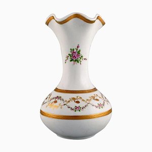 Limoges Vase aus handbemaltem porzellan mit floralen und goldenen Verzierungen, 1920er