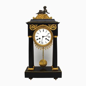 Vergoldete Bronze und Marmor Uhr, 18. Jh