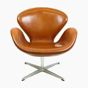 Chaise Swan en Cuir Marron par Arne Jacobsen pour Fritz Hansen
