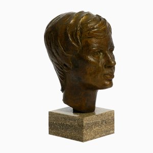 Busto in bronzo su base in marmo, HA, 1976